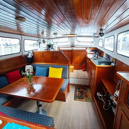 Πλωτό κατάλυμα Abdll *