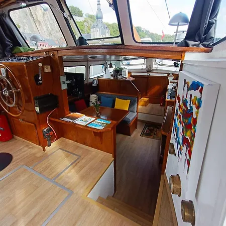 Πλωτό κατάλυμα Abdll *