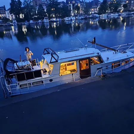 Πλωτό κατάλυμα Abdll Ντινάντ